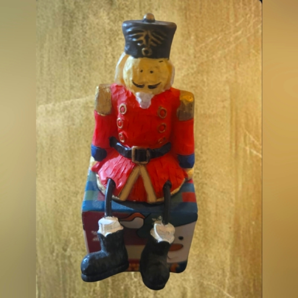 VINTAGE CHRISTMAS DANGLERS HAND PAINTED TOY SOLDIER WINE BOTTLE CORK TOPPER NIB